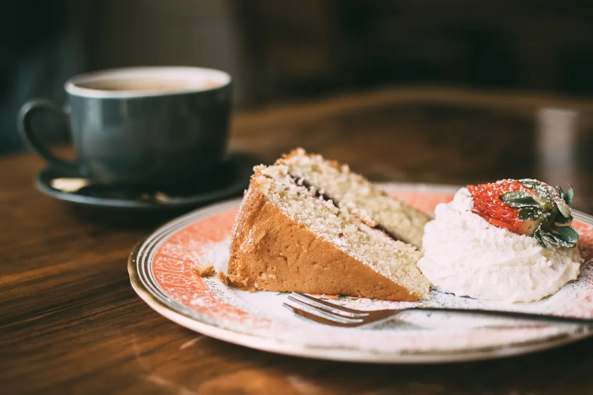 Victoria Sponge vs. Battenberg: A Comparison of Two British Tea Cakes